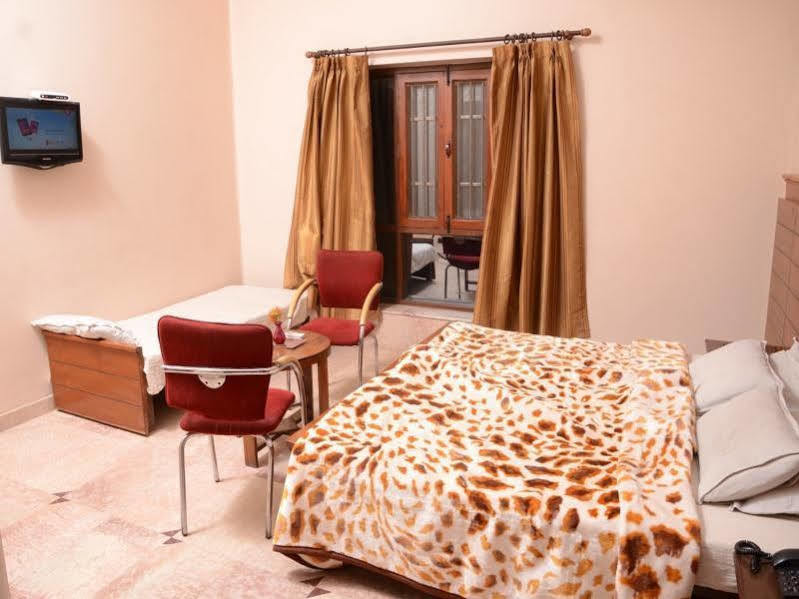 Capital O 10953 Dayal Lodge - A Boutique Hotel Agra  Eksteriør billede